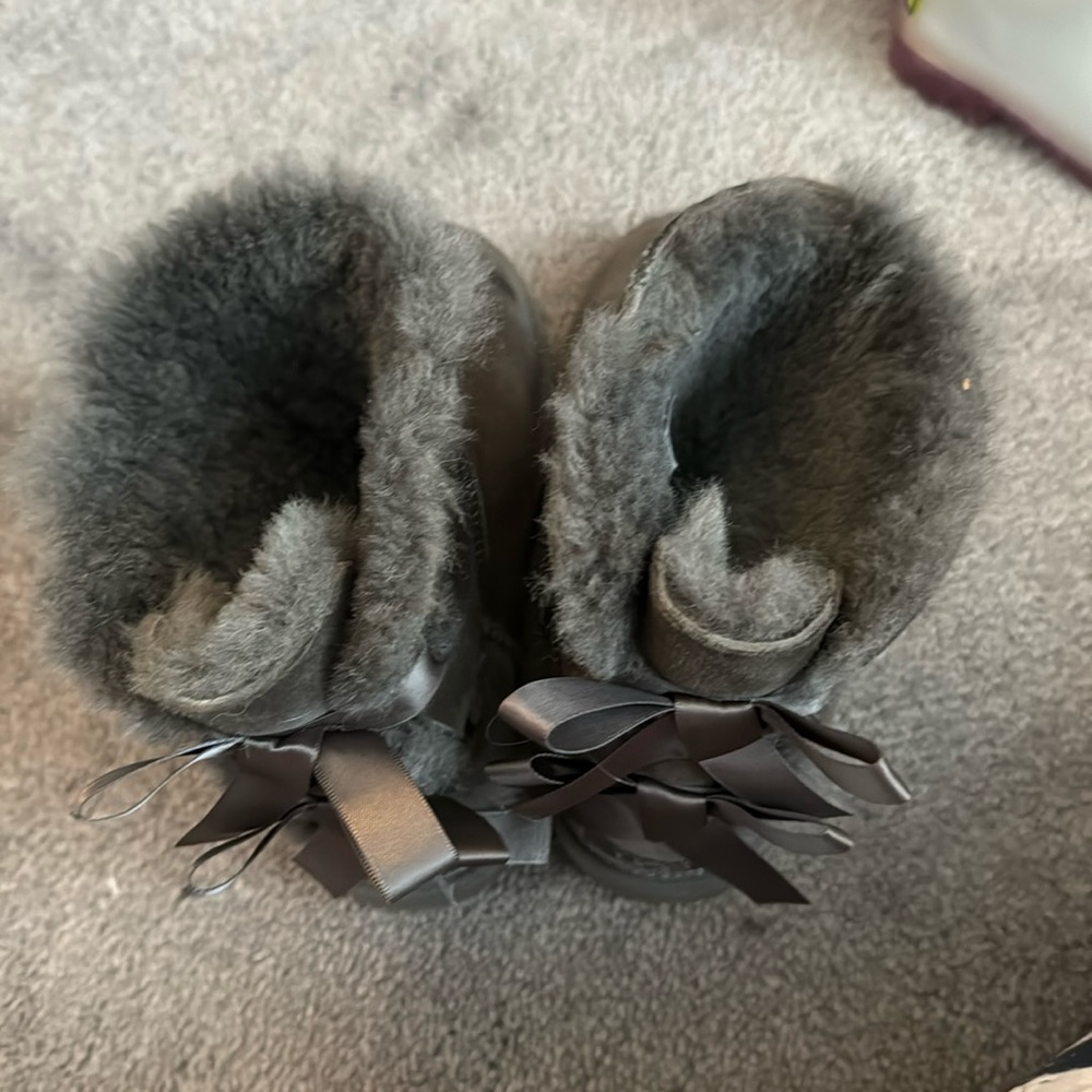 Girls Suede gray Bailey bow Ugg